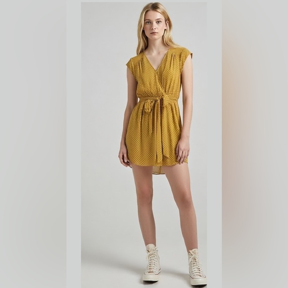 NWT DR2 Polkadot Yellow Dress Size Small - Picture 1 of 3